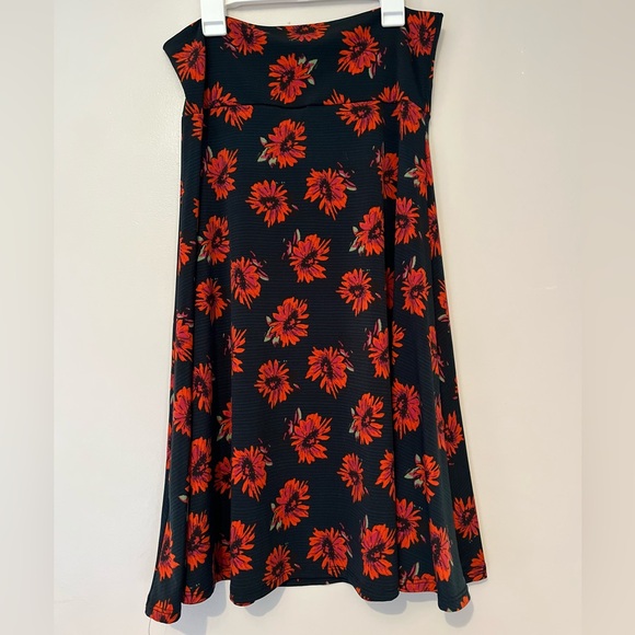 LuLaRoe Black Flared Skirt - Medium - Red Floral - Stretchy - Picture 4 of 6